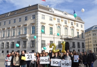 Die Allianz "Gewaltfrei leben" vor dem Bundeskanzleramt Die Allianz "Gewaltfrei leben" vor dem Bundeskanzleramt