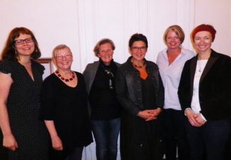 Der enge Vorstand des Österreichischen Frauenrings mit Sonja Ablinger Der enge Vorstand des Österreichischen Frauenrings mit Sonja Ablinger