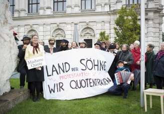 Protestperformance "Land der Söhne"